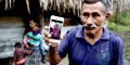 Jakelin's grandfather, Domingo Caal, holding a horribly Photoshopped iPhone.